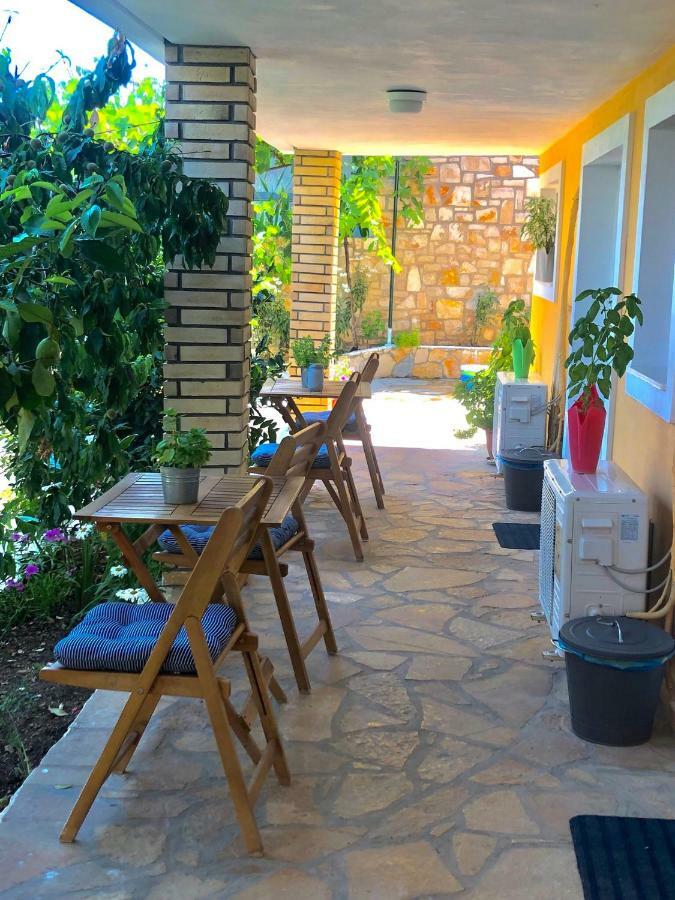 Tzavelitiko Home Himare Exterior foto